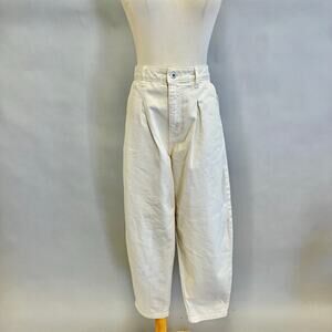 Zara high rise pleated beige Jeans Size 8‎ tapered leg mom jeans